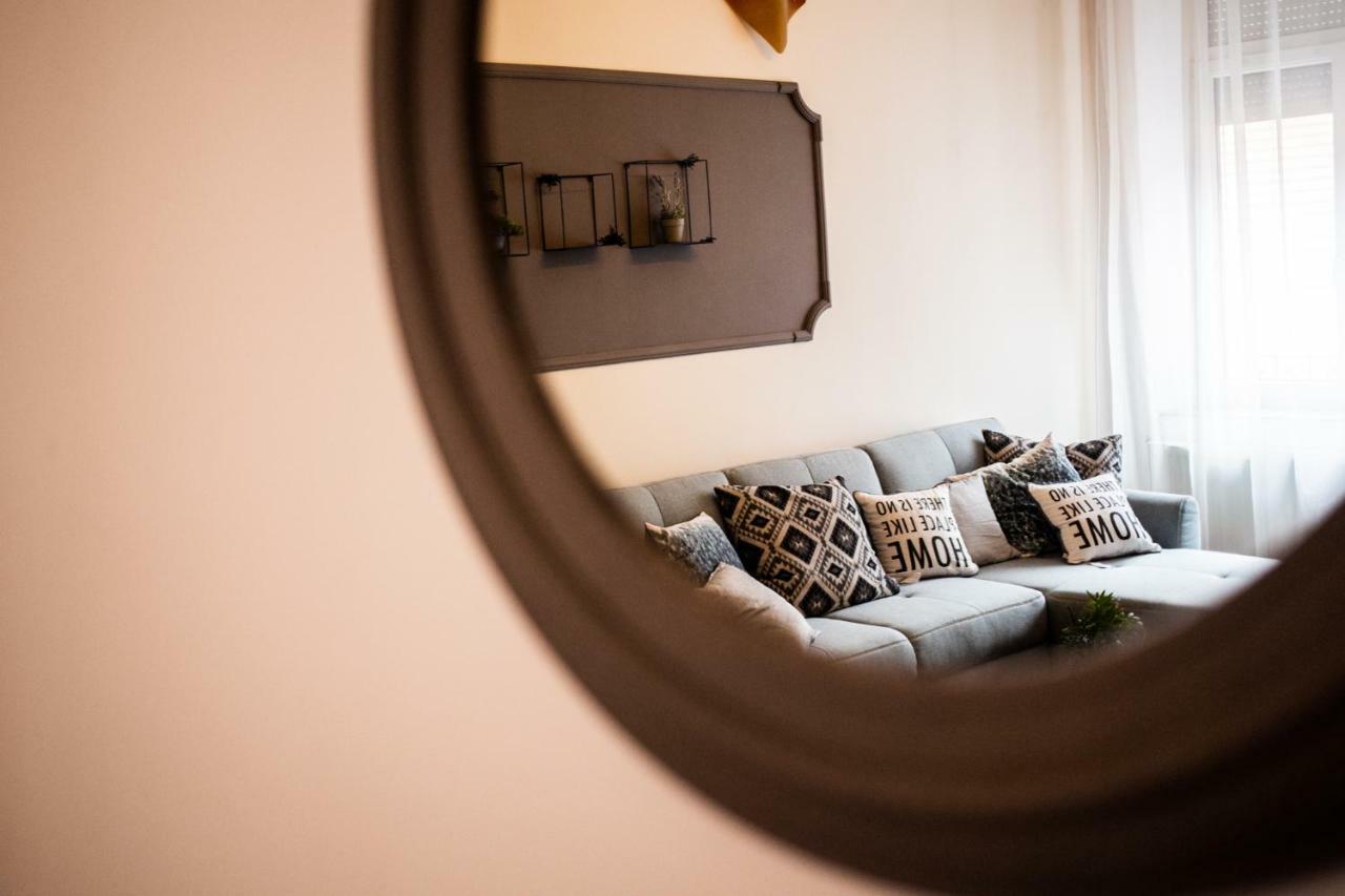 Art Downtown Alecsandri St Luxury Apartment ออราแด ภายนอก รูปภาพ